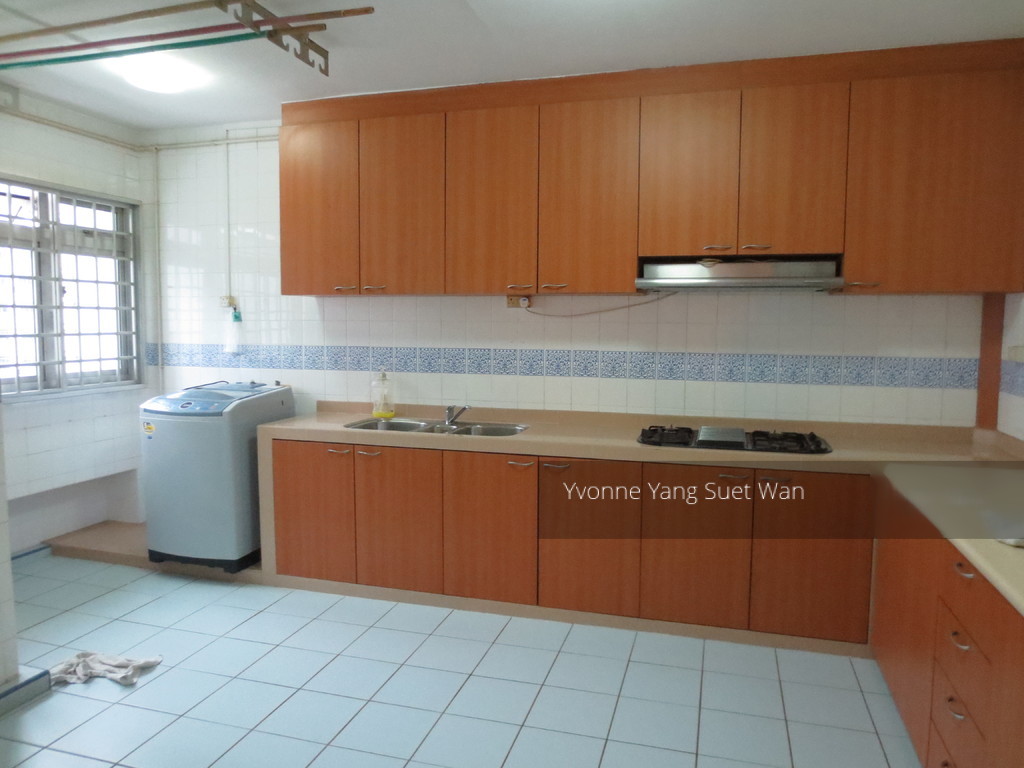 Blk 242 Pasir Ris Street 21 (Pasir Ris), HDB Executive #152681312